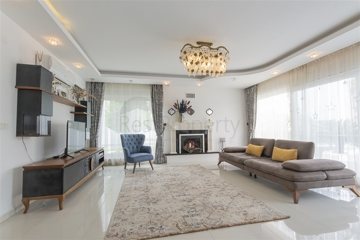 Villa 8+2 in Kargicak area 