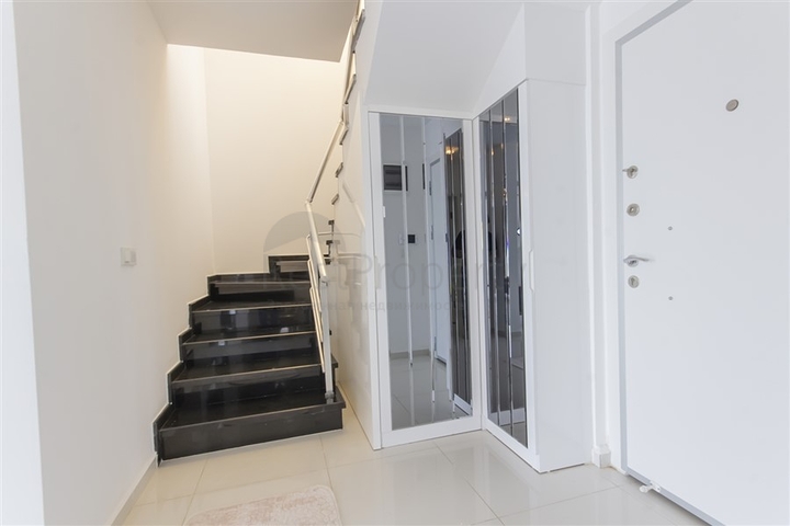 Villa 8+2 in Kargicak area 