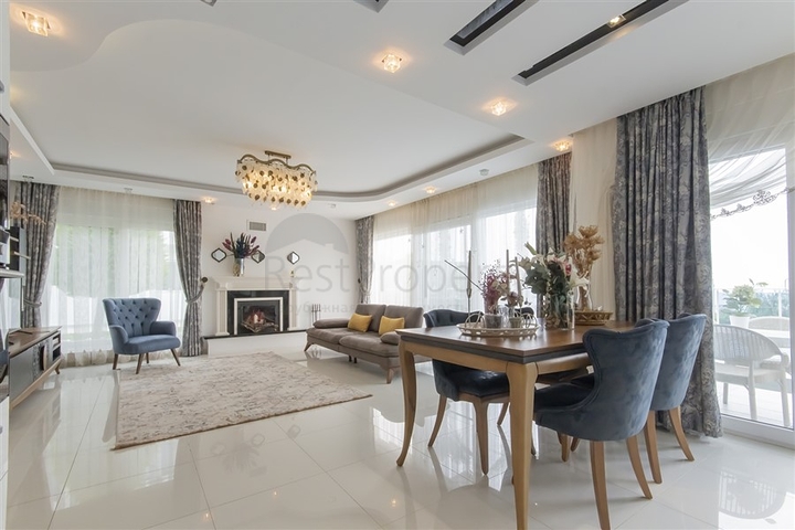 Villa 8+2 in Kargicak area 