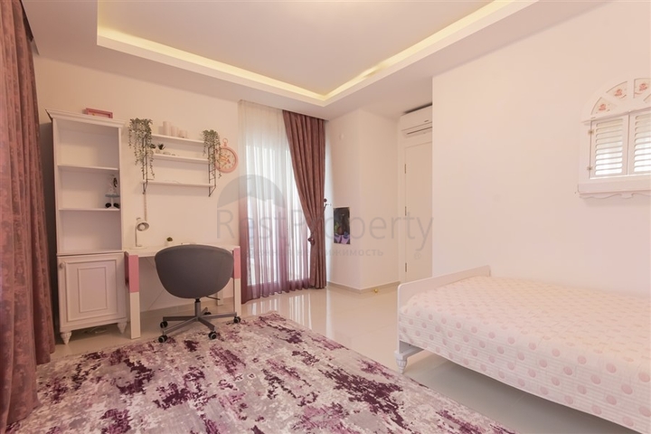 Villa 8+2 in Kargicak area 