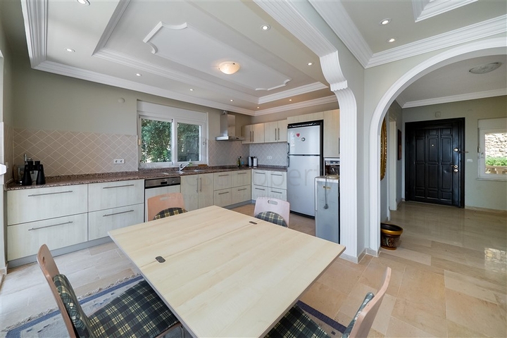 Villa with panoramic sea and mountain views