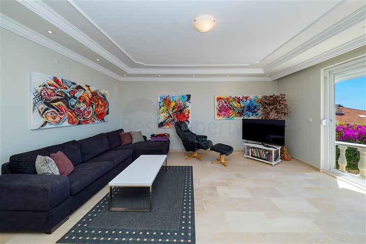 Villa with panoramic sea and mountain views