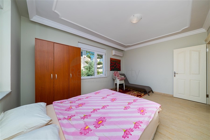 Villa with panoramic sea and mountain views