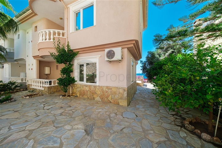 Villa with panoramic sea and mountain views