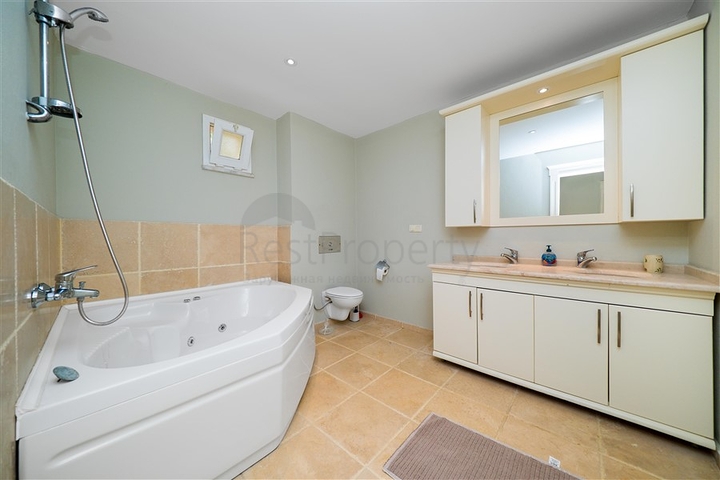 Villa with panoramic sea and mountain views