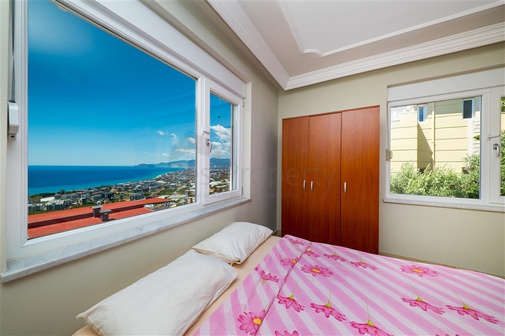 Villa with panoramic sea and mountain views