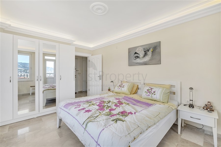 Spacious penthouse in the Oba area