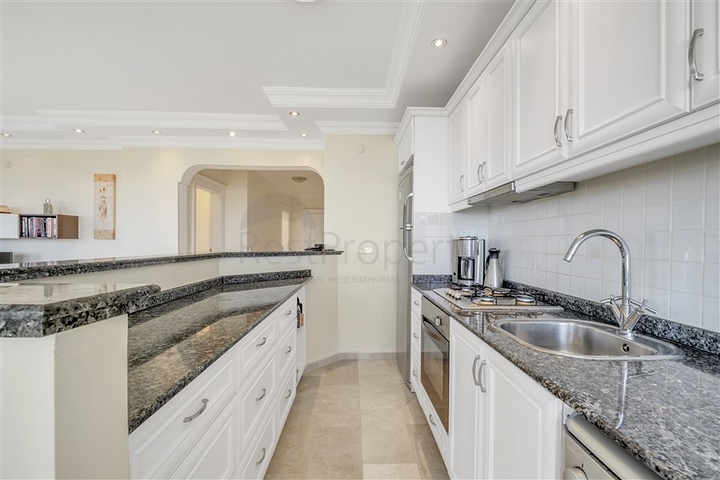 Spacious penthouse in the Oba area