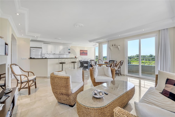 Spacious penthouse in the Oba area