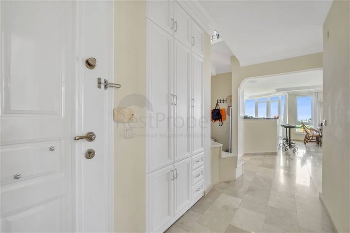 Spacious penthouse in the Oba area