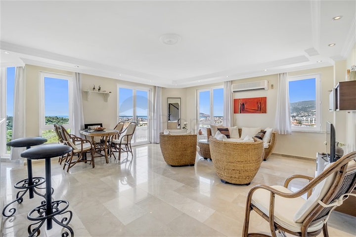 Spacious penthouse in the Oba area