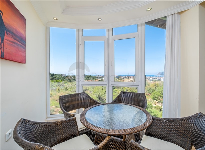 Spacious penthouse in the Oba area