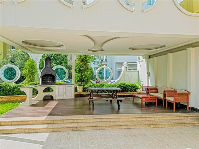 Cozy apartment for sale in a residential complex by the sea in Mahmutlar