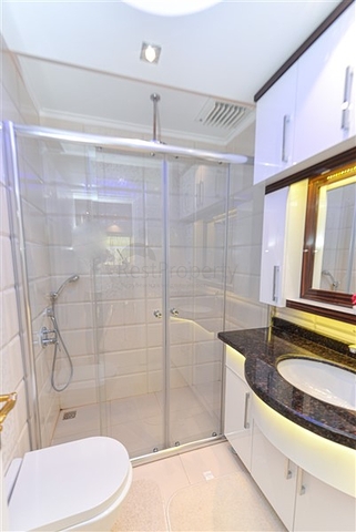 Cozy apartment for sale in a residential complex by the sea in Mahmutlar