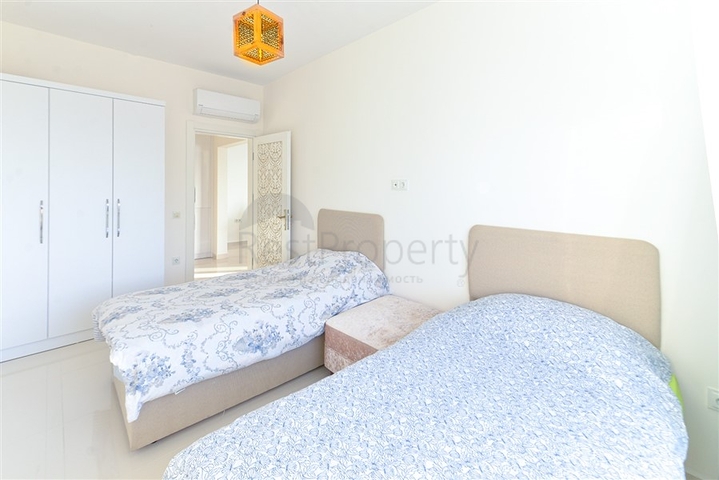 Cozy apartment for sale in a residential complex by the sea in Mahmutlar