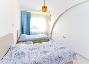 Cozy apartment for sale in a residential complex by the sea in Mahmutlar