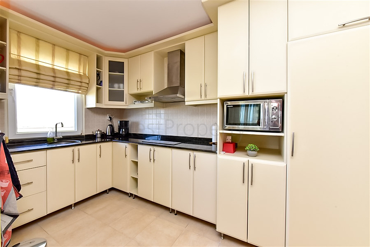 Cozy two-bedroom apartment with spectacular sea views