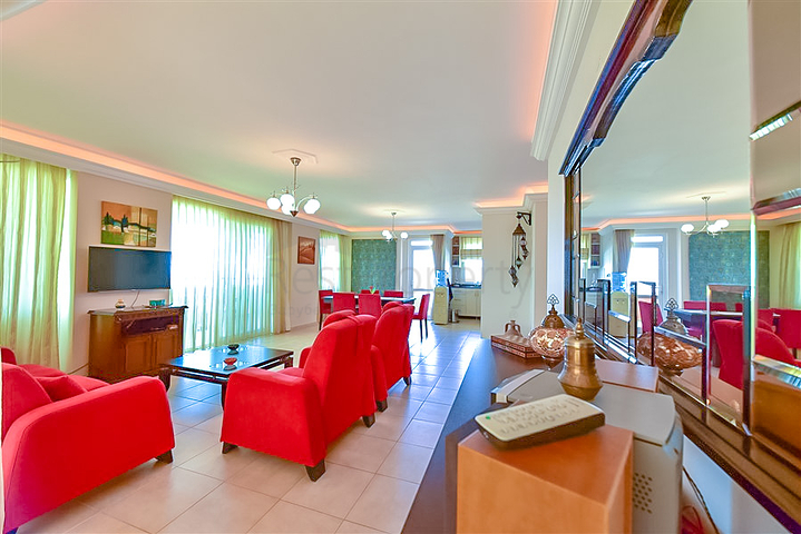 Cozy two-bedroom apartment with spectacular sea views