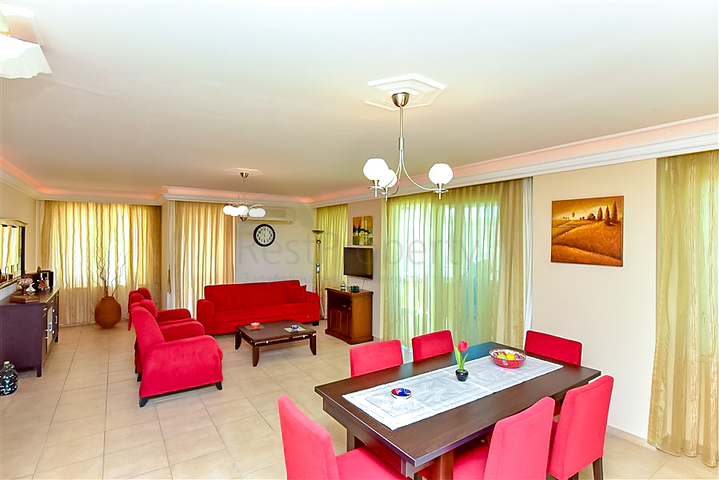 Cozy two-bedroom apartment with spectacular sea views