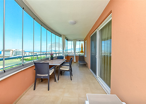 Cozy two-bedroom apartment with spectacular sea views