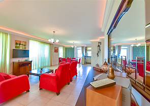 Cozy two-bedroom apartment with spectacular sea views