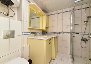 Cozy two-bedroom apartment with spectacular sea views