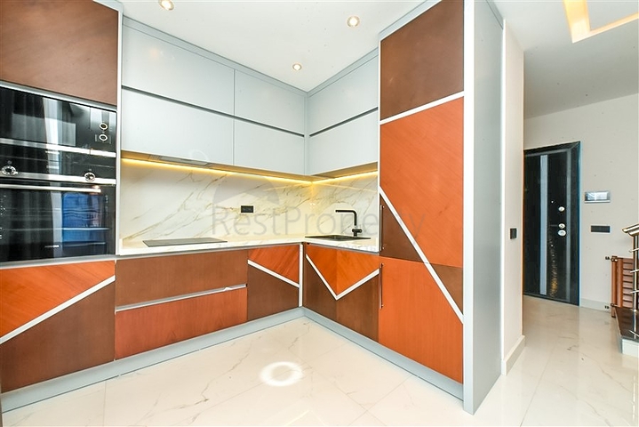 Luxury Penthouse on the first coastline in Both directions