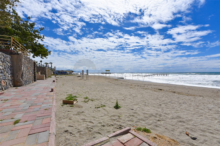 Luxury Penthouse on the first coastline in Both directions