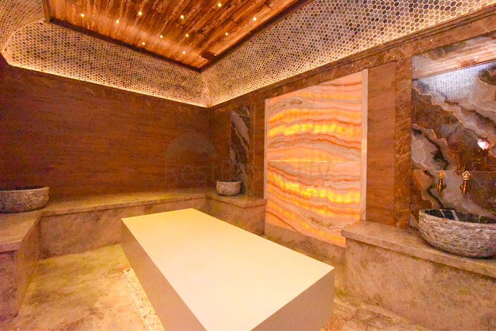 Luxury Penthouse on the first coastline in Both directions