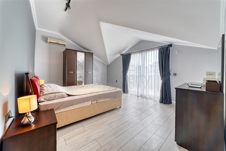 Spacious 4+1 apartment with furniture and appliances in a prestigious area of Ob