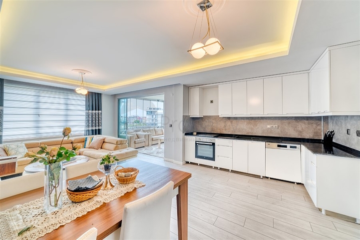 Spacious 4+1 apartment with furniture and appliances in a prestigious area of Ob