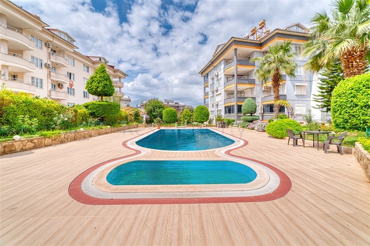 Spacious 4+1 apartment with furniture and appliances in a prestigious area of Ob