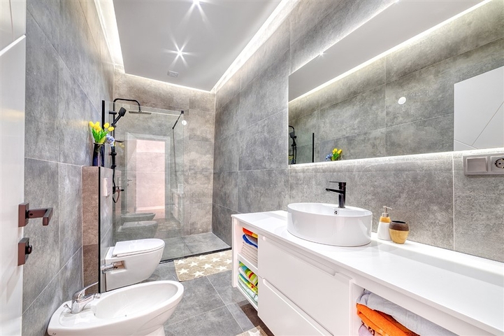 Spacious 4+1 apartment with furniture and appliances in a prestigious area of Ob