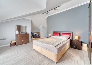 Spacious 4+1 apartment with furniture and appliances in a prestigious area of Ob