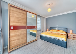 Spacious 4+1 apartment with furniture and appliances in a prestigious area of Ob