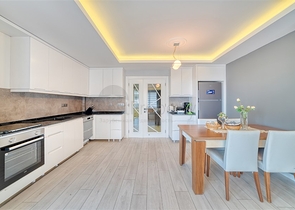 Spacious 4+1 apartment with furniture and appliances in a prestigious area of Ob