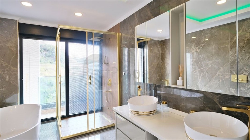 Luxury 5+1 villa with spectacular views