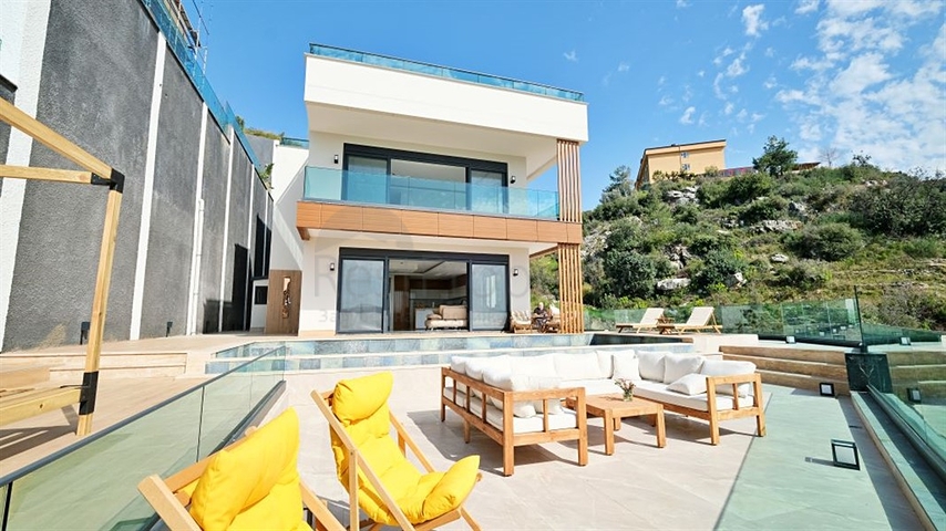 Luxury 5+1 villa with spectacular views