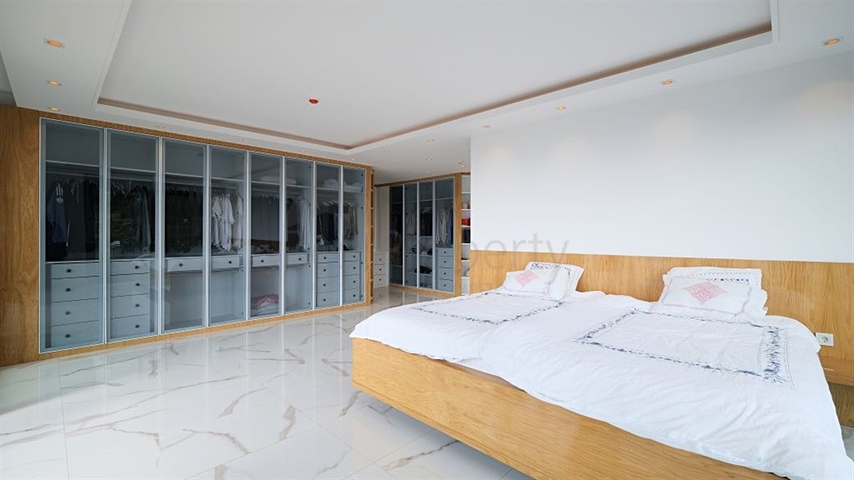 Luxury 5+1 villa with spectacular views