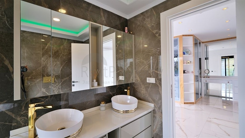 Luxury 5+1 villa with spectacular views