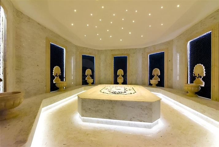 Spacious 4+1 apartment in an excellent location in Oba/Alanya