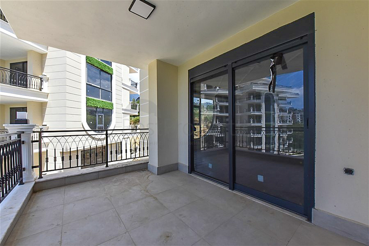 Spacious 4+1 apartment in an excellent location in Oba/Alanya