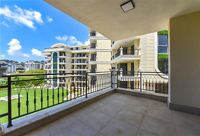 Spacious 4+1 apartment in an excellent location in Oba/Alanya