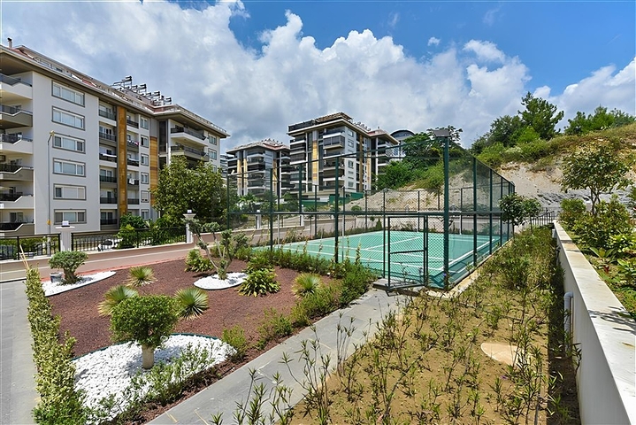 Spacious 4+1 apartment in an excellent location in Oba/Alanya