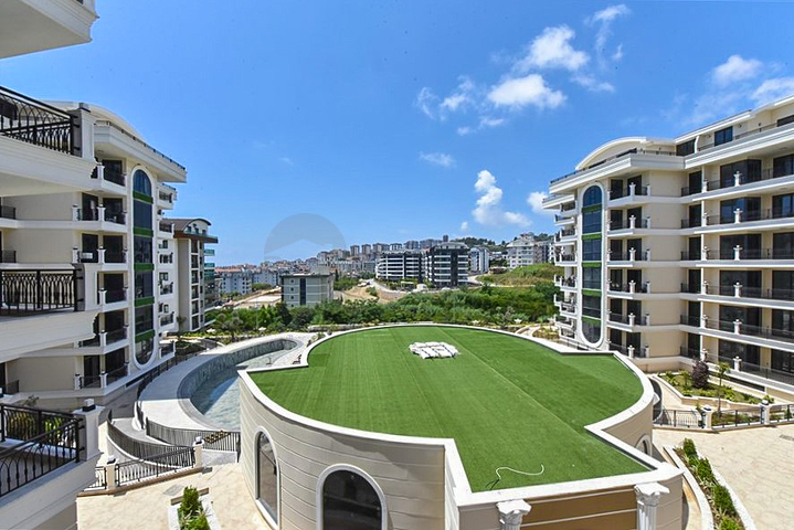 Spacious 4+1 apartment in an excellent location in Oba/Alanya