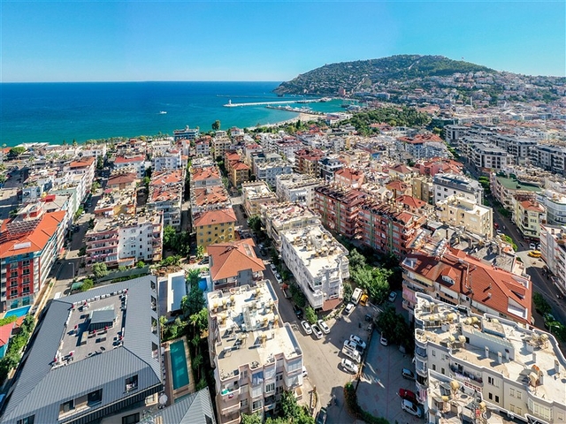 1+1 large apartment in the center of Alanya