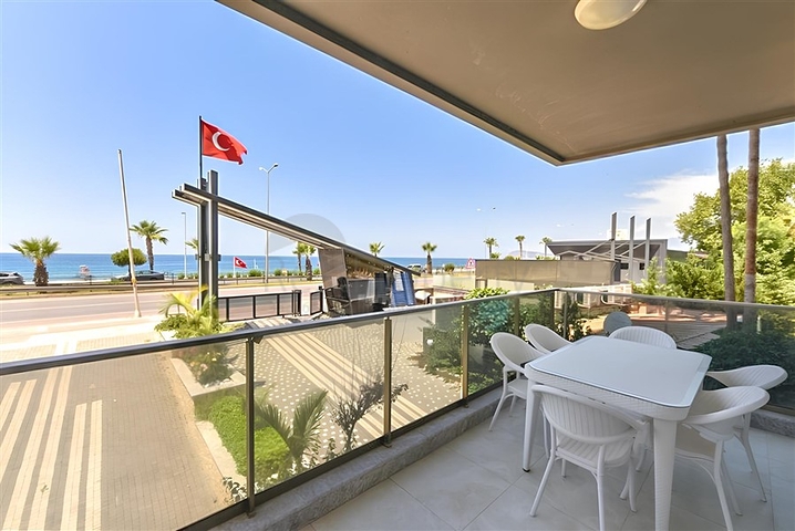 2+1 apartment on the first coastline in Mahmutlar
