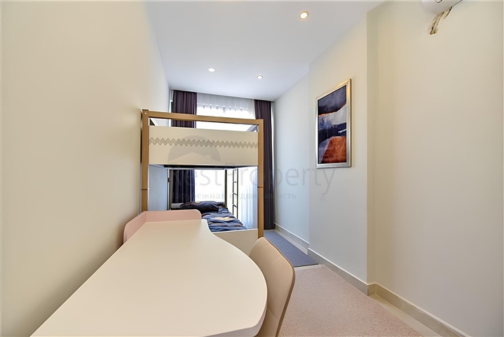 2+1 apartment on the first coastline in Mahmutlar