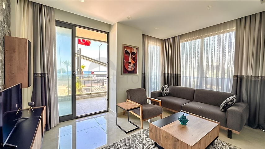 2+1 apartment on the first coastline in Mahmutlar