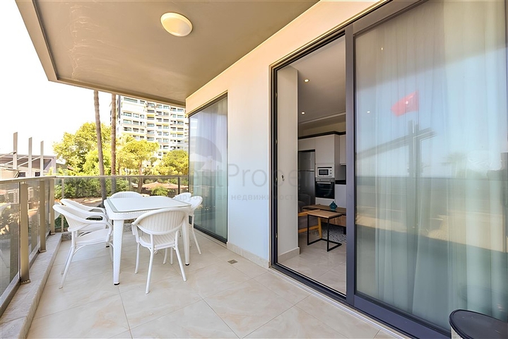 2+1 apartment on the first coastline in Mahmutlar